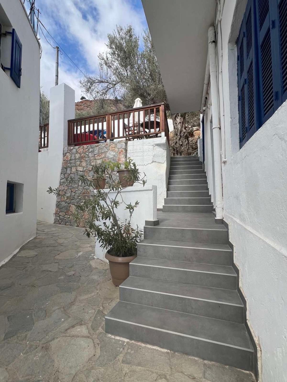 Scirocco Rooms Loutro Bagian luar foto