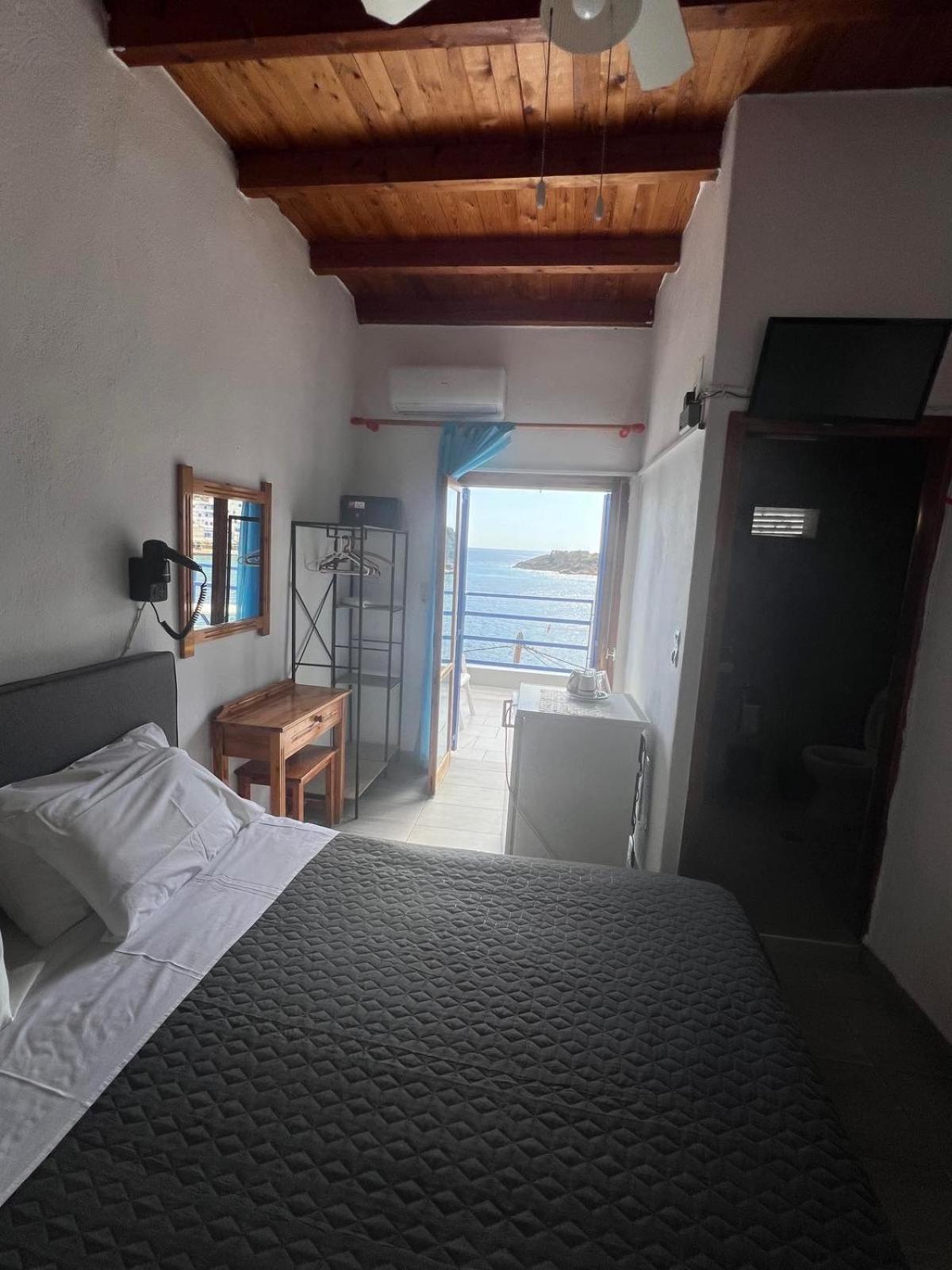 Scirocco Rooms Loutro Bagian luar foto