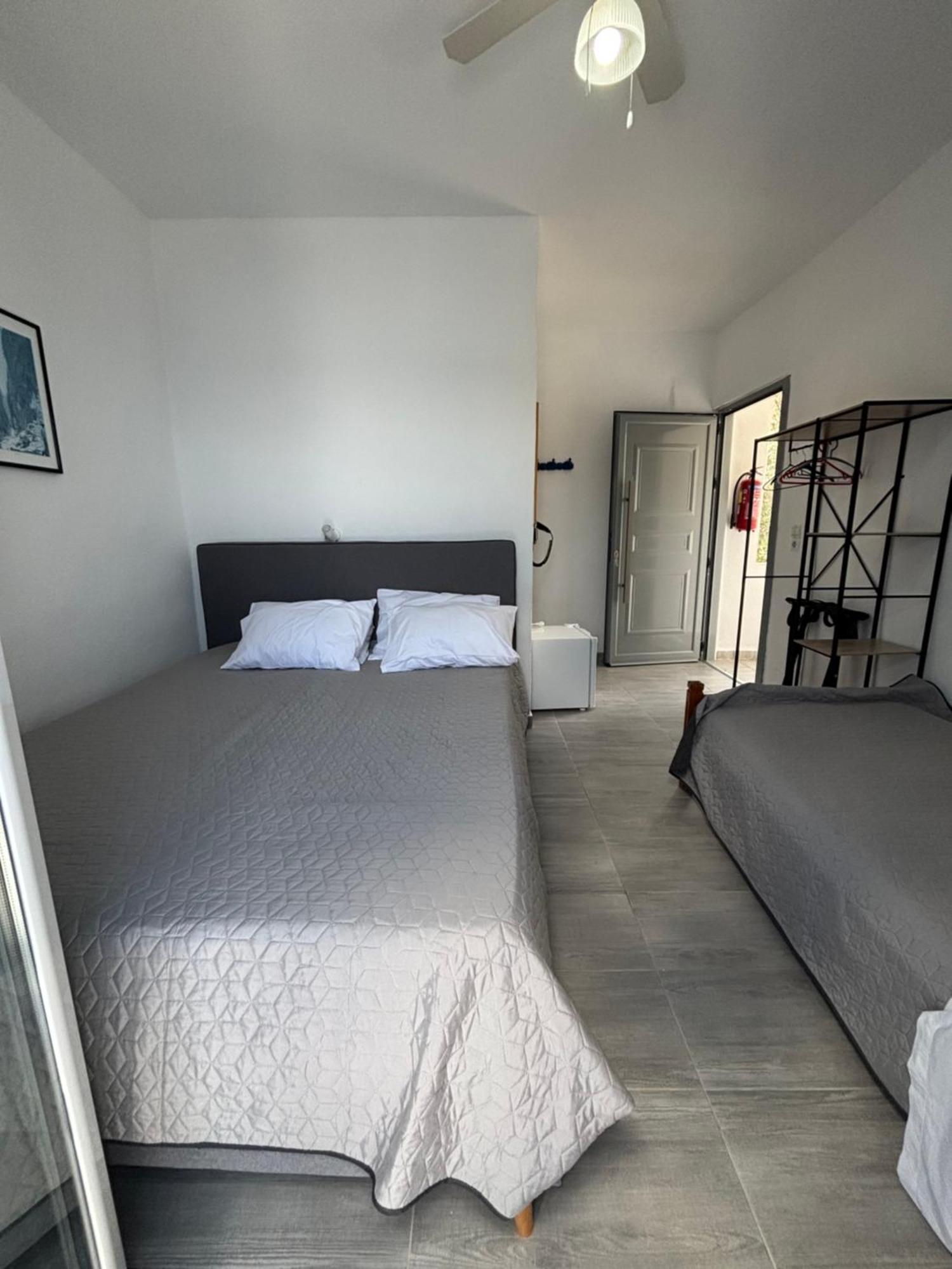Scirocco Rooms Loutro Bagian luar foto